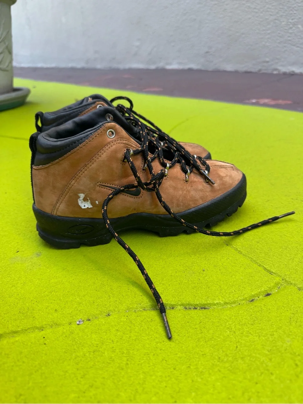 Vintage Nike ACG Brown Nubuck Hiking Boots Trail Shoes Youth 4.5Y Y2k 2000s